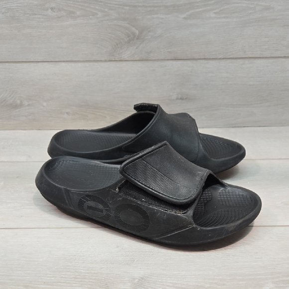 Oofos Mens Hook & Loop Black Slide Sandals Shoes Sz 13 - Picture 1 of 13